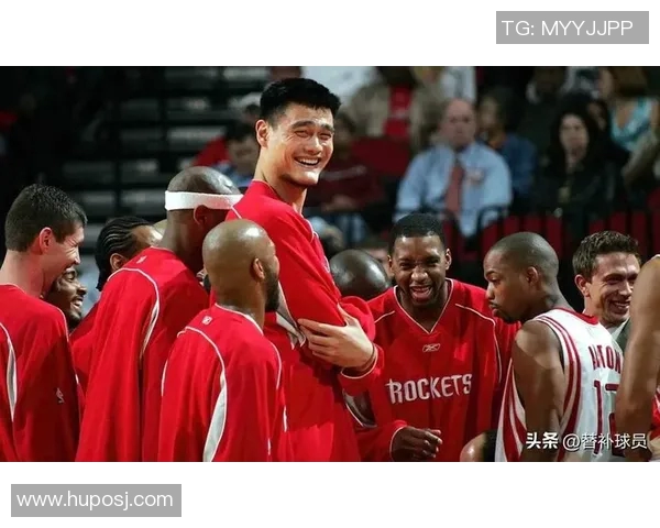 姚明昔日比赛精彩瞬间回顾见证篮球巨星的成长与辉煌历程