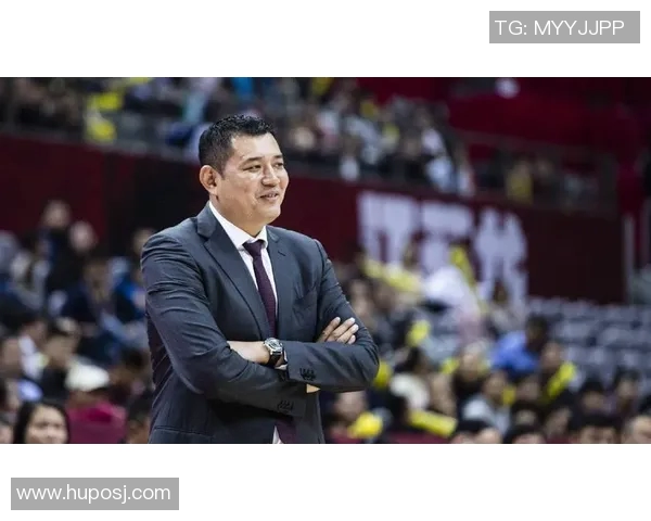 巩晓彬与姚明深入交谈篮球发展与未来展望的精彩瞬间